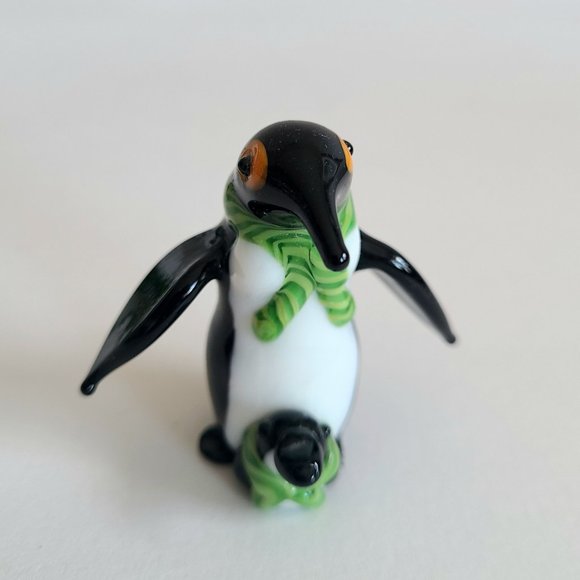 Glass Penguin with baby figurine. - Picture 8 of 11